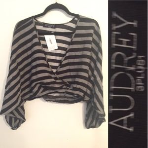 Audrey 3plus1 bubble sleeve crop top size small